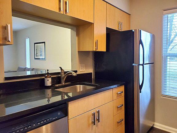 4th image of 935 Quay Ave #935F