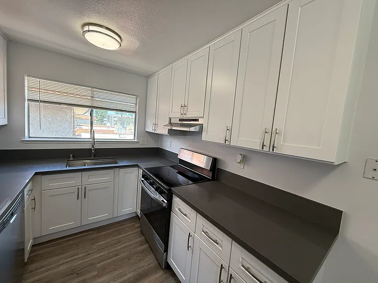 3280 Cabrillo Ave #3 — Photo 10
