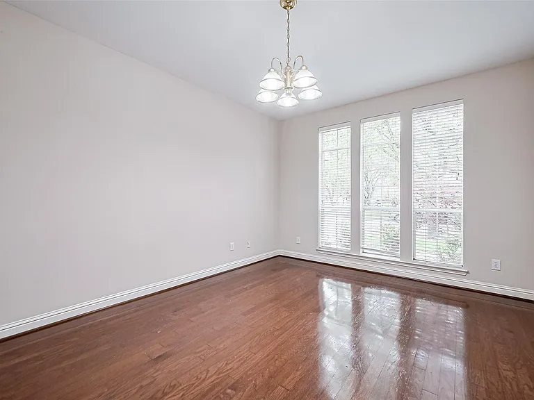 5547 Cranston Ct — Photo 9
