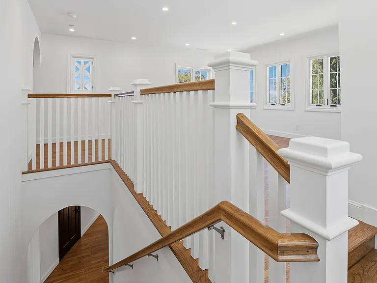 16010 Carey Ln — Photo 18
