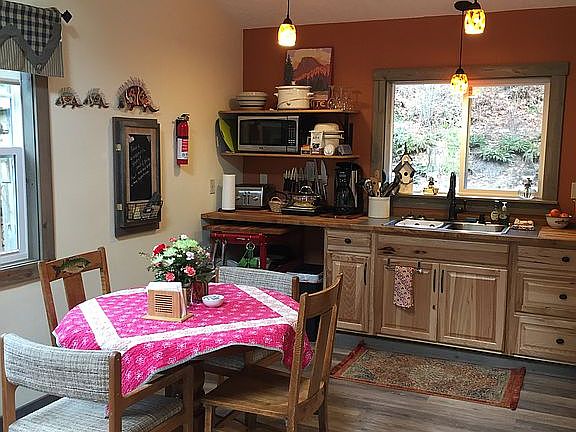 Cottage kitchen/dining room