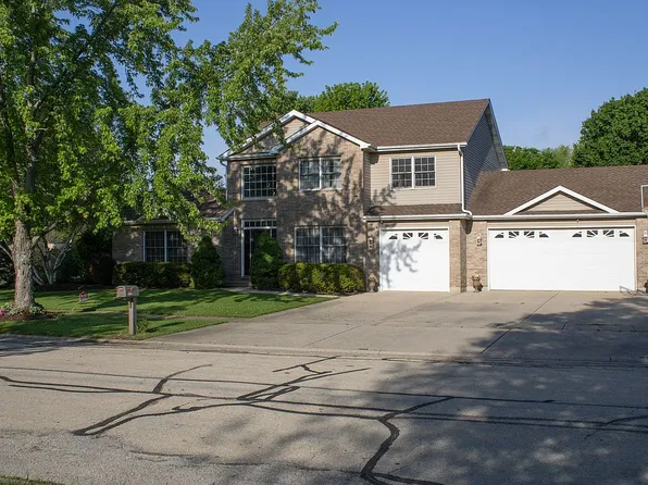 24308 S Iroquois Dr, Channahon, IL 60410