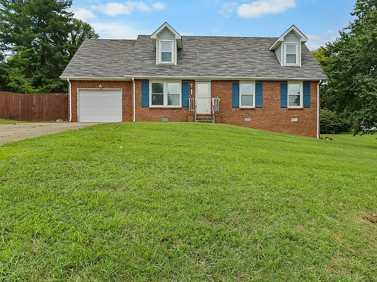 2301 Sherwood Hills Ct — Photo 2