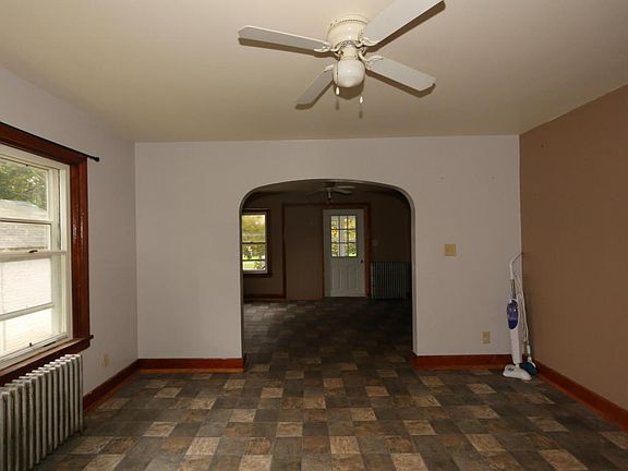 4th image of 1305 Young St