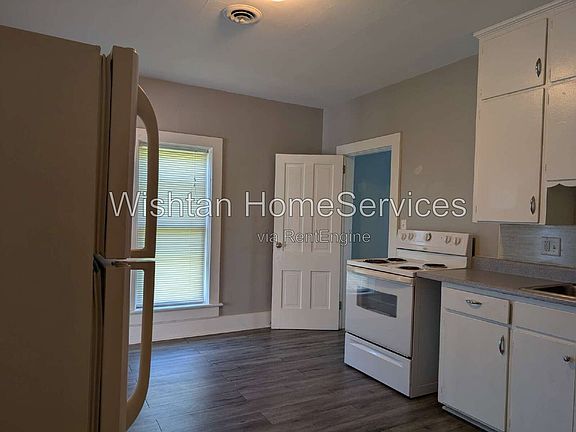 2nd image of 448 W 3rd Ave APT 3