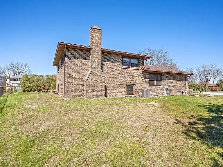1631 Arbor Ct — Photo 5