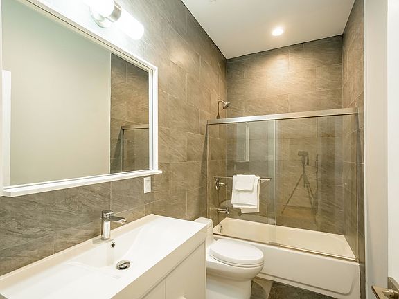 4th image of 33 S 11th St Unit 1