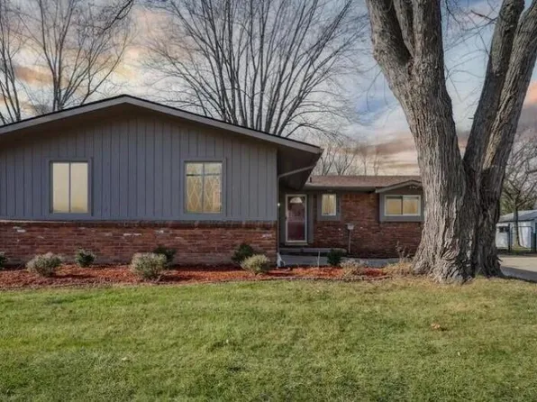2069 Alexander Dr, Troy, MI 48083
