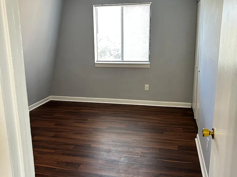 517 W Market St #D — Photo 7