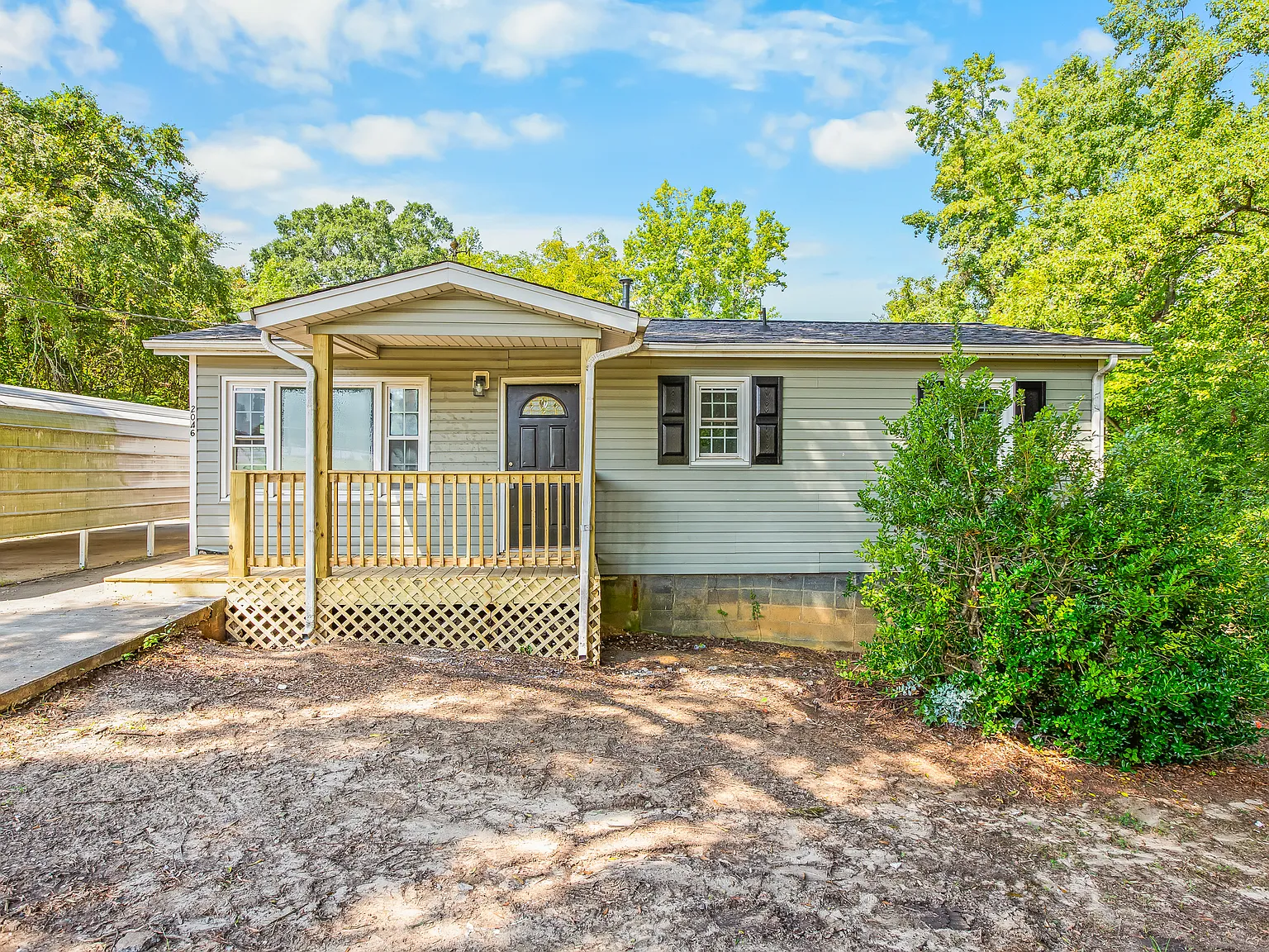 3 bed, 720 sqft, $1,400 — Photo 2