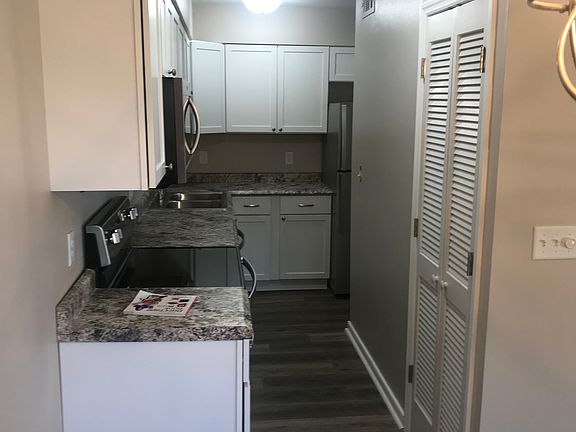 4th image of 214 Hampton Dr