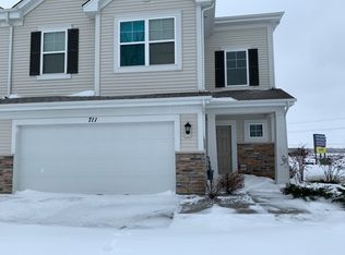 711 Anchorage Ct, Pingree Grove, IL 60140