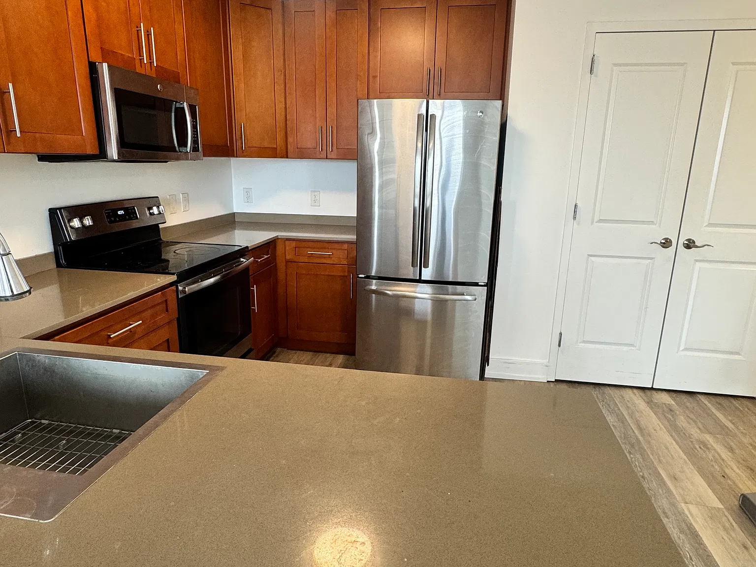 2 bed, $3,000 — Photo 3