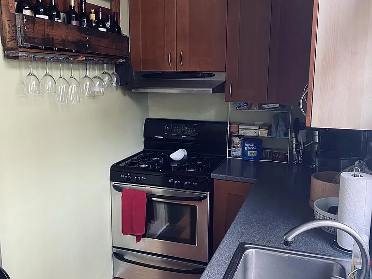 734 N Taylor St — Photo 2