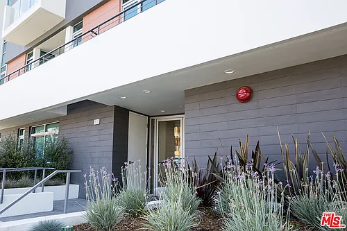 938 S Orange Grove Ave #201 Photo 1