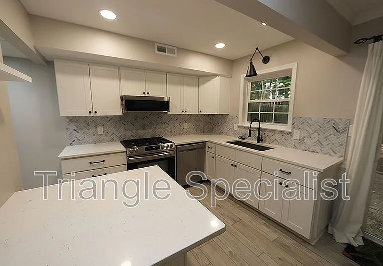3719 Jamestown Cir — Photo 3