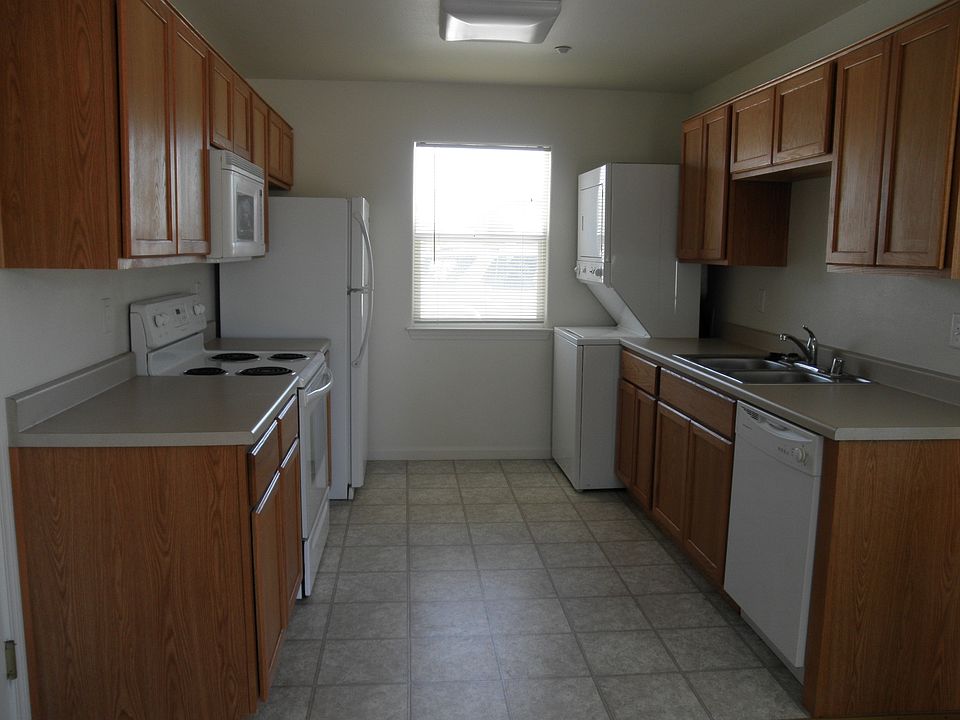 2nd image of 698 Leslie Ct