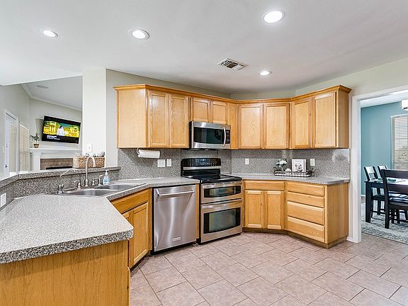 3rd image of 4910 Royal Oak Ct