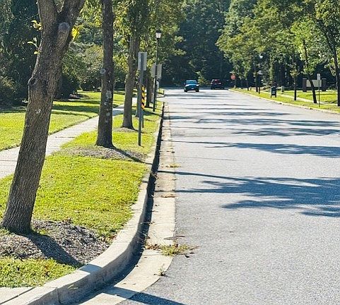 Access to (MD100) Maryland Route 100 less than 1 minute from the front door. Amazing for your daily commute. Under 5 minutes to shopping and restaurants!
