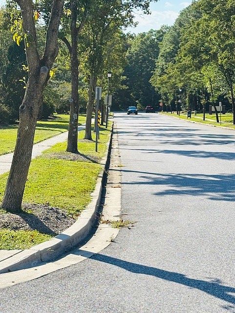 Access to (MD100) Maryland Route 100 less than 1 minute from the front door. Amazing for your daily commute. Under 5 minutes to shopping and restaurants!