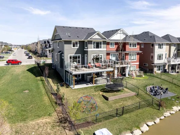87 E Baywater Rise SW, Airdrie, AB T4B 3V3