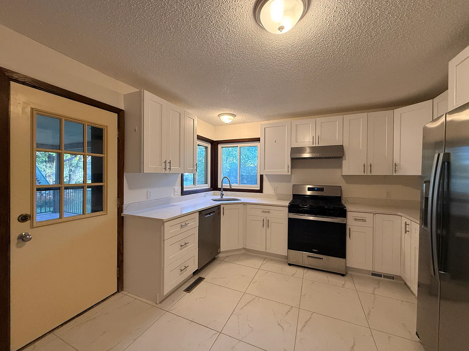 5 bed, 3000 sqft, $3,000 — Photo 4