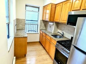 112A Nassau Ave, Brooklyn, NY