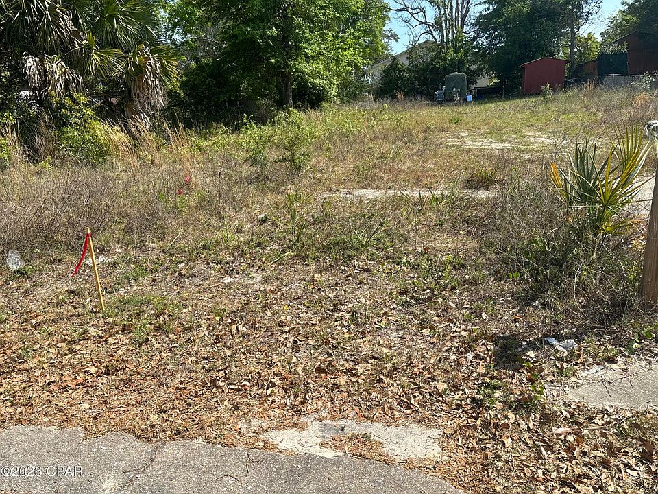 1st image of 910 E 8th Ct