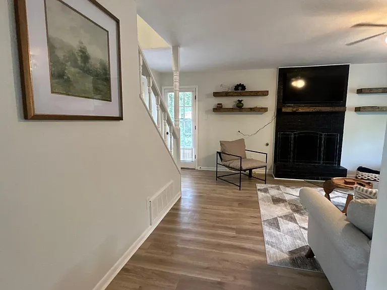 2509 White Oak Ln — Photo 9
