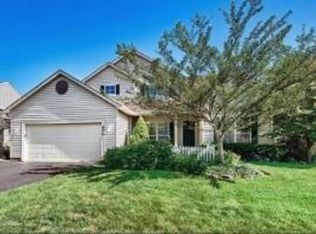 654 Larch Dr, Carol Stream, IL