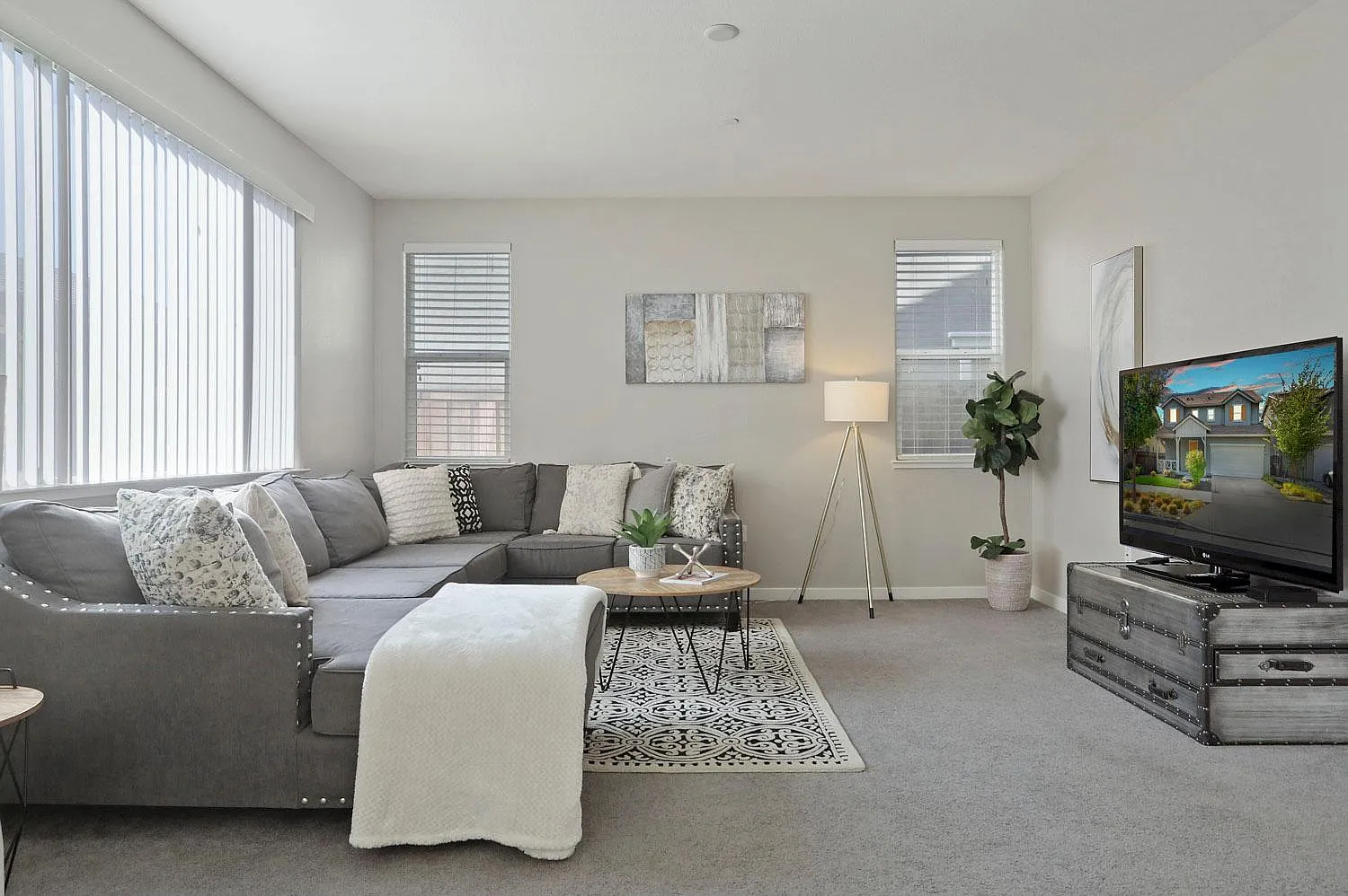 3 bed, 2.5 bath, 1886 sqft, $4,990 — Photo 3