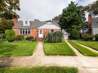 208 Gruber Ct, West Hempstead, NY 11552