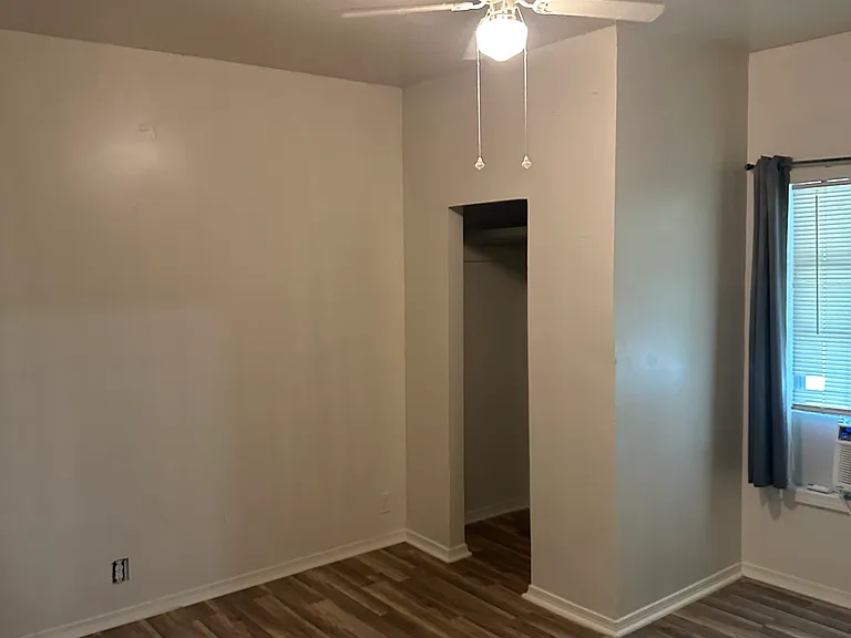 404 E Oak St — Photo 11