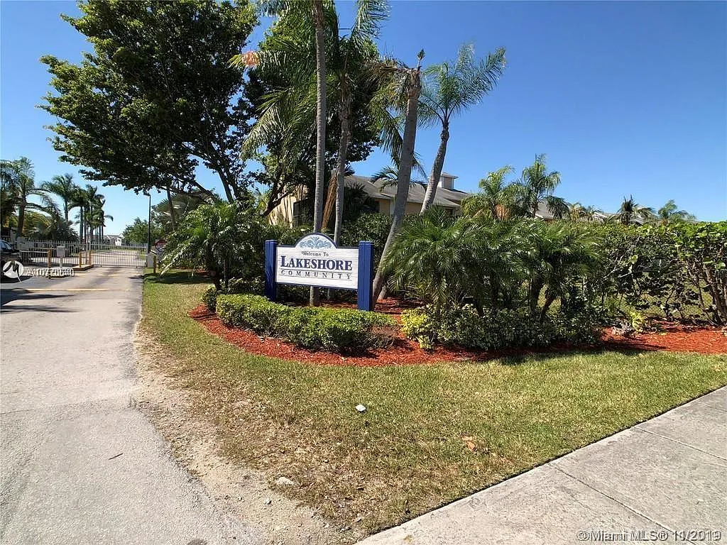 2 bed, 1.5 bath, 863 sqft, $1,700 — Photo 3