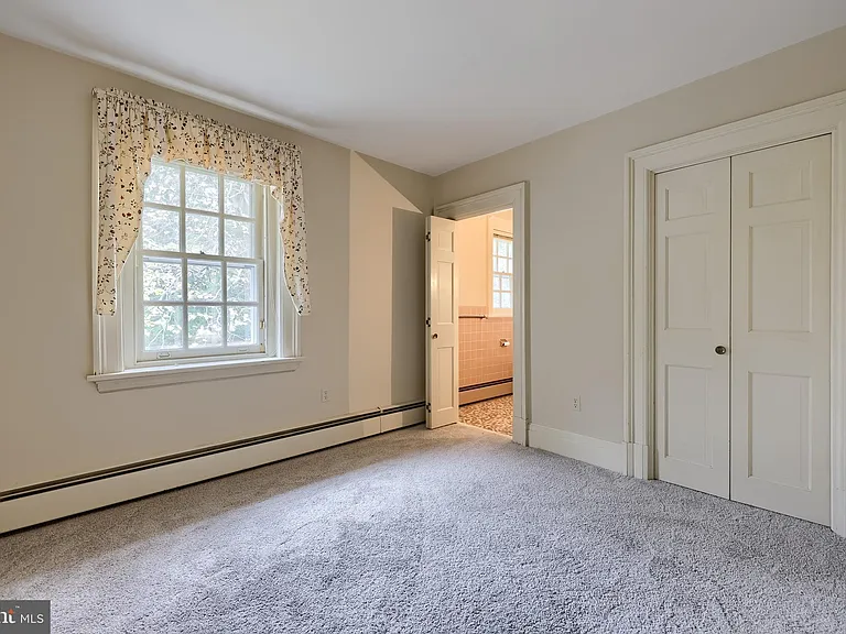 226 E Caracas Ave — Photo 44