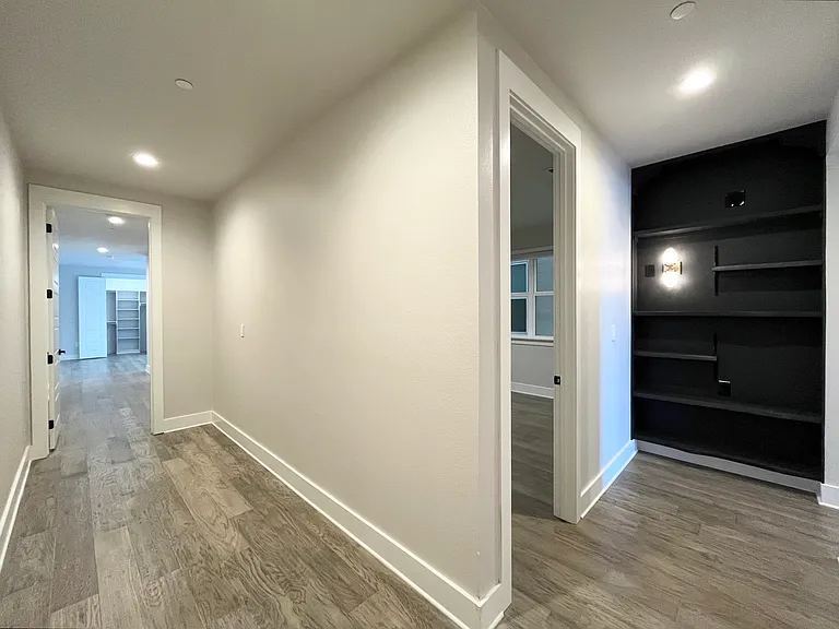 251 S Mill St #320 — Photo 17
