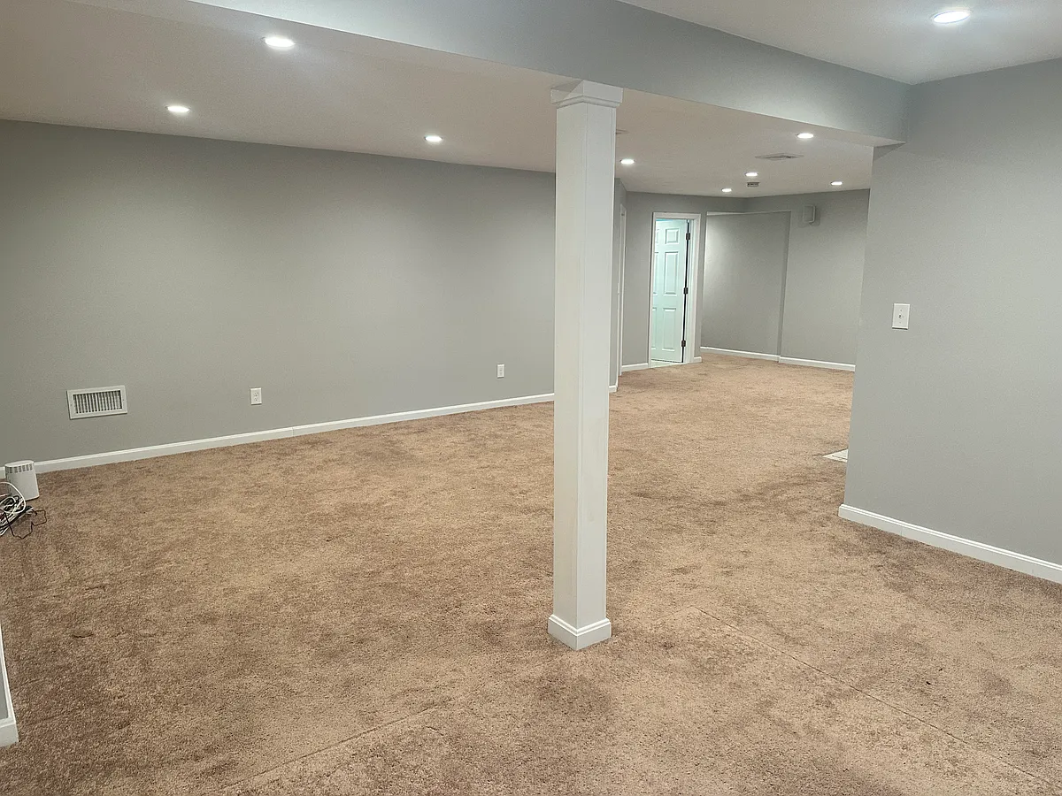 Living area - Mount Vernon St