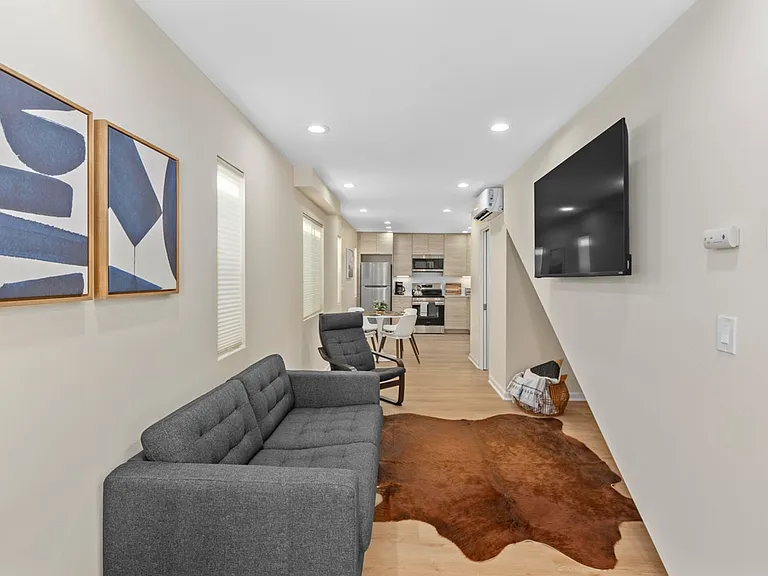 3043 Oliphant St — Photo 3