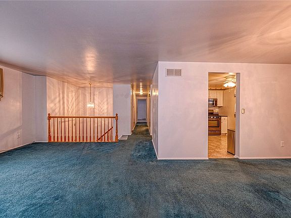 5th image of 215 Hillendale Rd