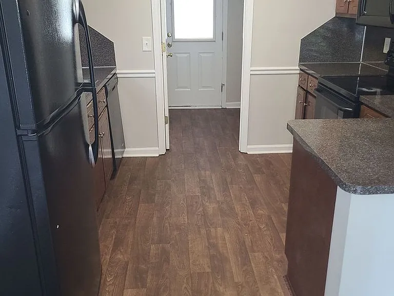 7005 Hunter Hill Ct — Photo 3