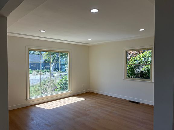 3rd image of 328 N Encinitas Ave