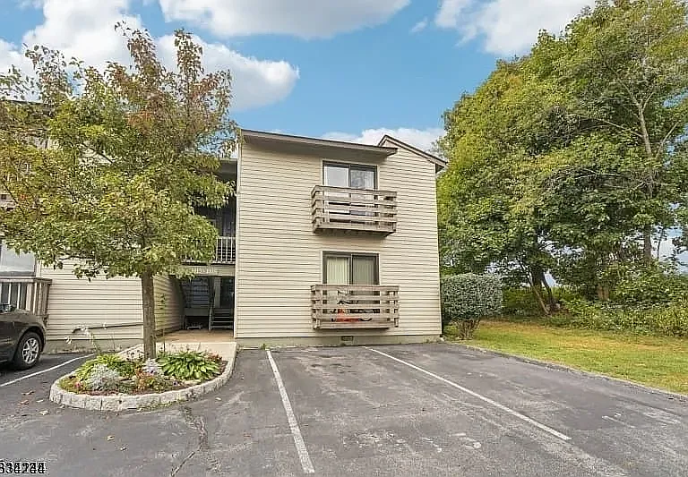 1816 Spruce Hills Dr #1816 — Photo 1