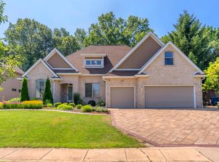 284 Muirfield Dr, Valparaiso, IN 46385