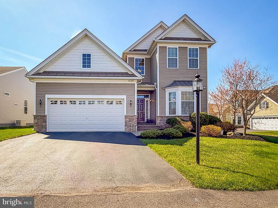 1st image of 1693 Pierce Way