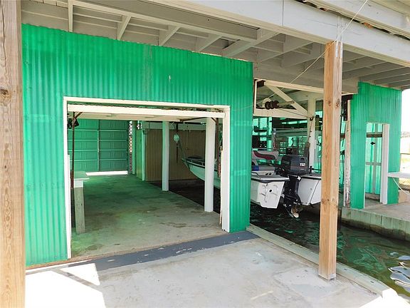 2nd image of 209 E Bayshore Dr