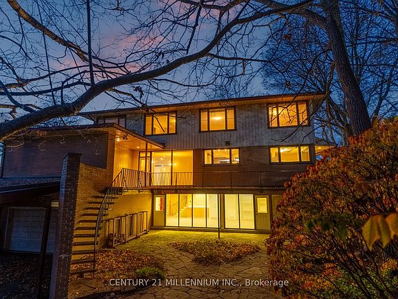 3rd image of 200 Main St S