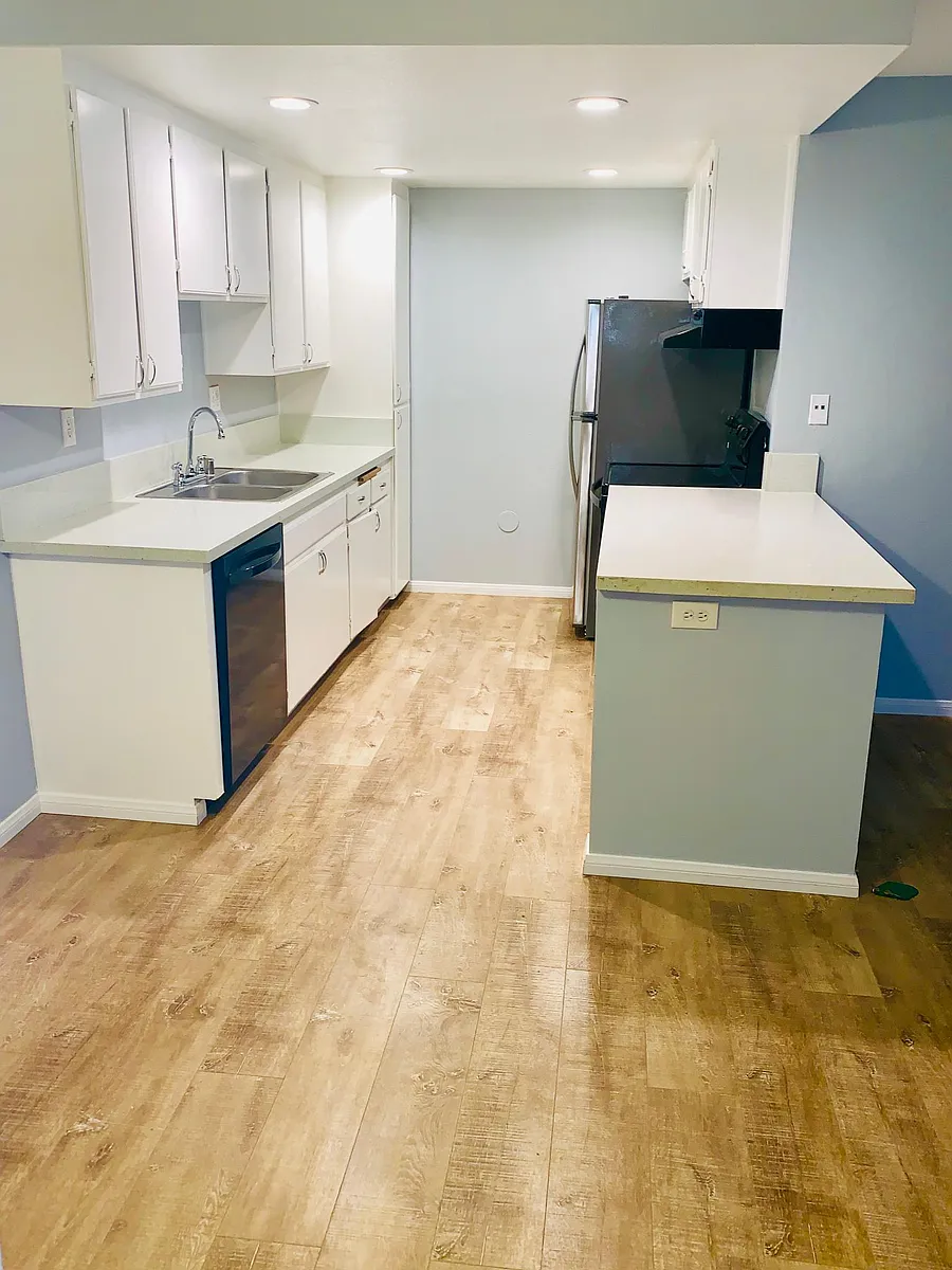 Building Photo - 227 Woodland Pkwy #263