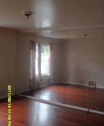 3rd image of 937 Hanover St