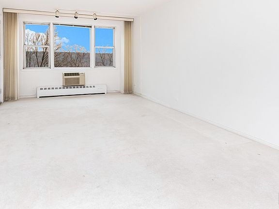 3rd image of 5800 Arlington Ave APT 5U
