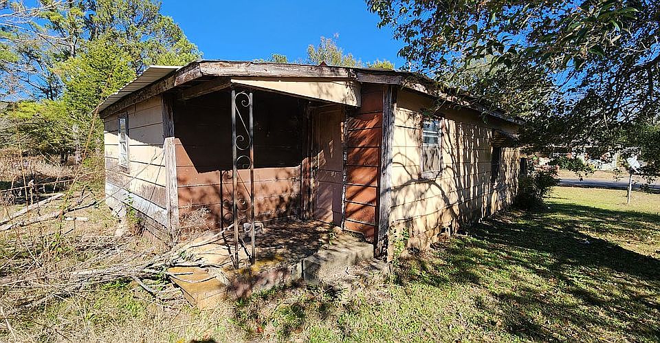 2nd image of 140 Elbert Davis St